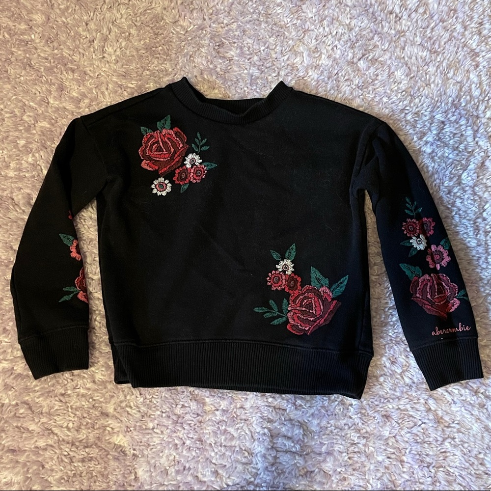 Abercrombie kids embroidered crew neck